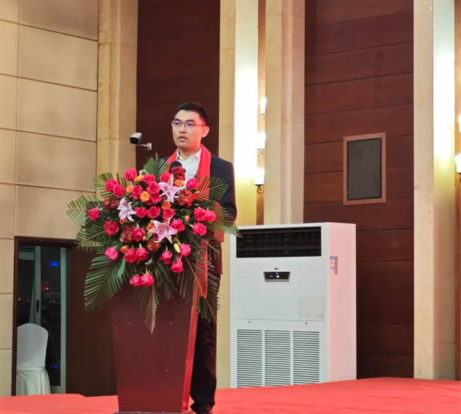 總助發(fā)言.jpg 總助發(fā)言.jpg